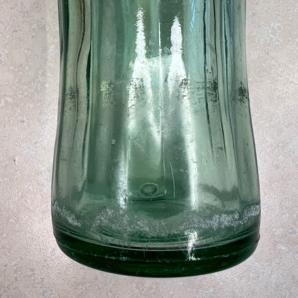 Vintage Coca Cola Green Glass Bottle 16 fl. oz. 1/2 Quart - Picture 10 of 16
